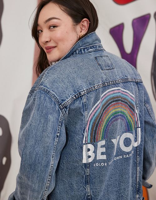 Chaqueta en Denim AE x Mxmtoon orgullo