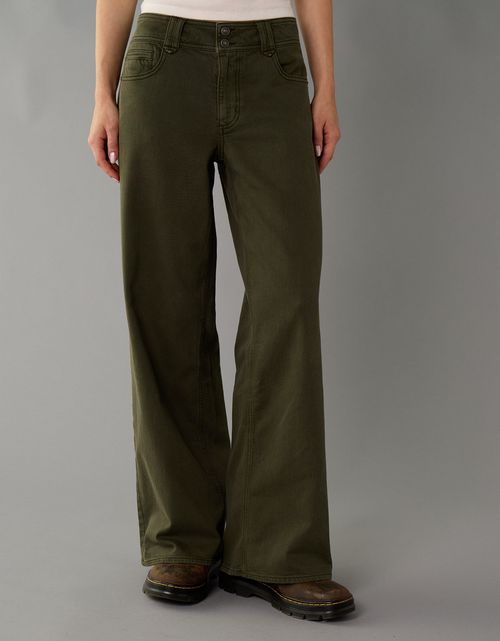 Pantalón de pierna ancha de talle bajo.