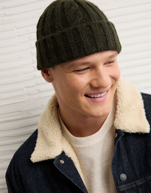 Gorro de Punto Grueso con Trenzas Ae