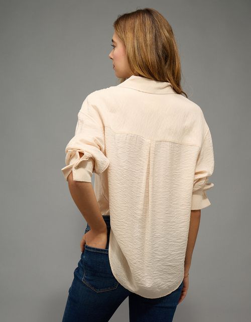 Camisa abotonada con puños de esmoquin Oversized.