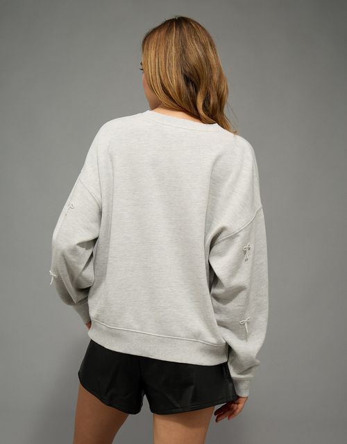 Buzo con lazo adornado Ae