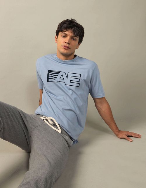 Camiseta AE gráfica con logo super suave