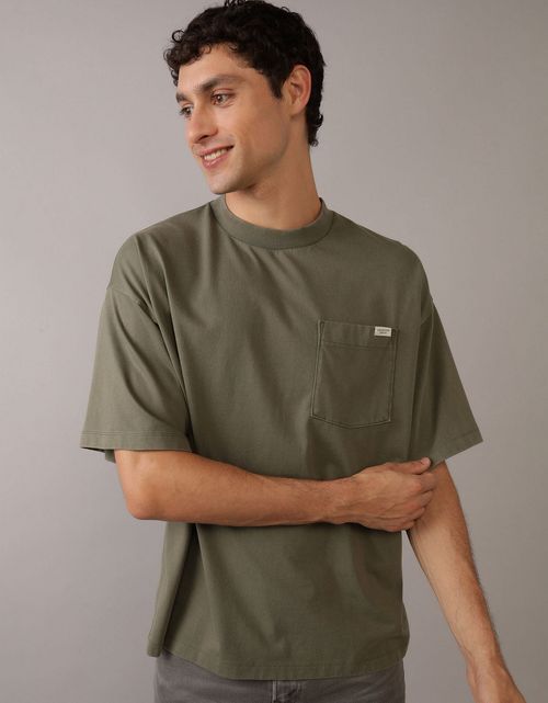 Camiseta oversized AE con bolsillo de hombre