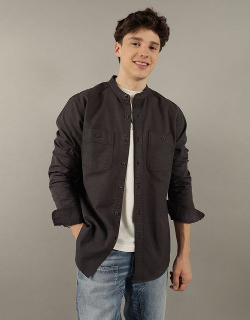 Camisa Ae de sarga con botones y cuello banda