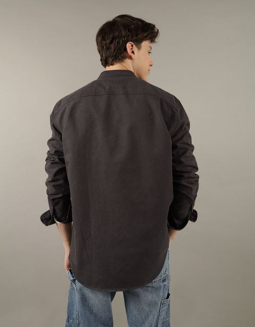 Camisa Ae de sarga con botones y cuello banda