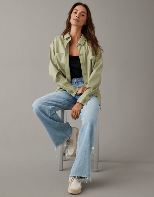 Camisa AE de botones con textura de cuero