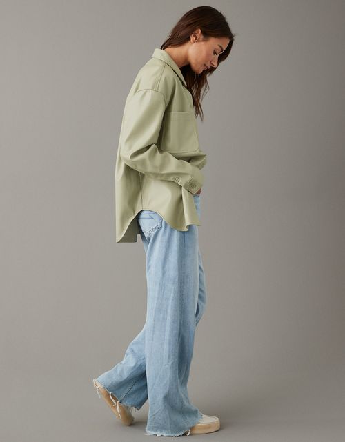 Camisa AE de botones con textura de cuero