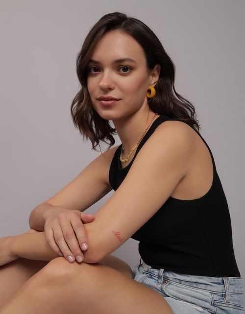 Blusa AE cuello redondo sin mangas para mujer