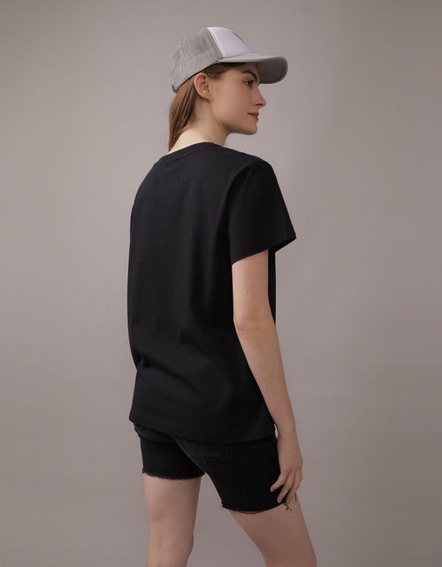 Camiseta AE gráfica con corte ajustado