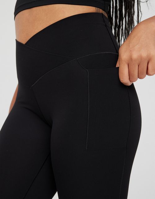 Legging de cintura alta con bolsillos y cruce de cintura de Offline by Aerie Real Me Xtra