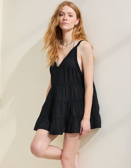 Vestido corto con capas de Aerie para cubrirte.