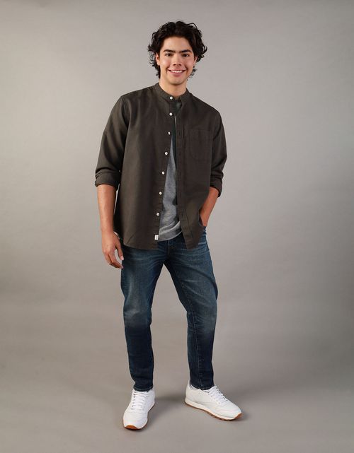 Camisa AE abotonada de lino con cuello