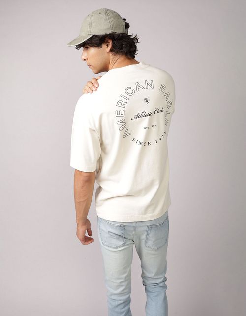 Camiseta gráfica con logo grande de Ae