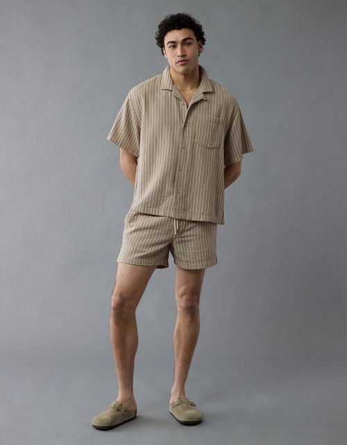 Camisa abotonada con rayas para la piscina