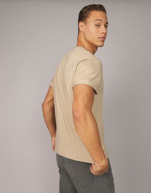 Camiseta Gráfica con Logotipo Elevado Ae