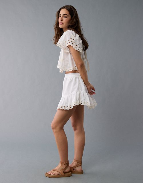 Falda mini de tiro alto bordada con ojales